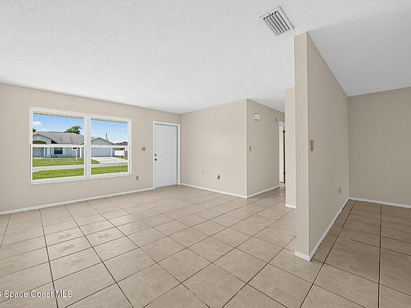 4th image of 461 Mercer St NW