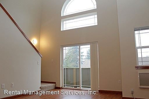 3rd image of 123 NE 172nd Ave #207