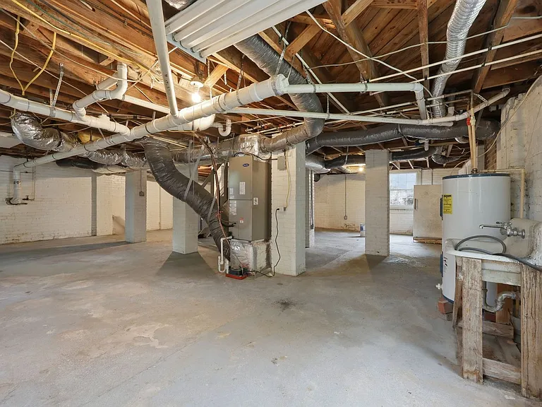 1203 S Main St — Photo 39