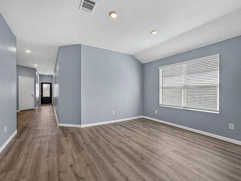 10639 Vinateros Dr — Photo 7