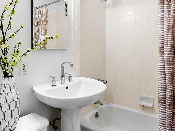 4th image of 4 W 101st St APT 64