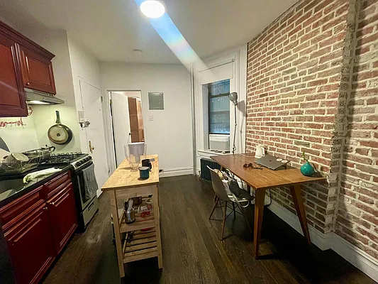 Rented by Bond New York | media 8