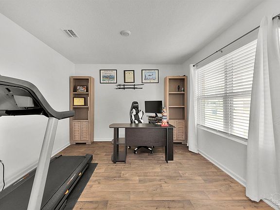 2nd image of 10625 Queens Gate Cir