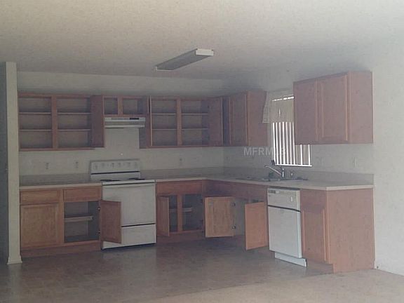 2nd image of 3289 Amberley Park Cir