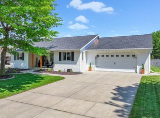 3131 W Ottertail Ct, Green Bay, WI 54311