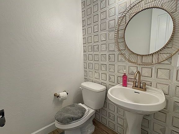 4th image of 3116 E Vallejo Dr
