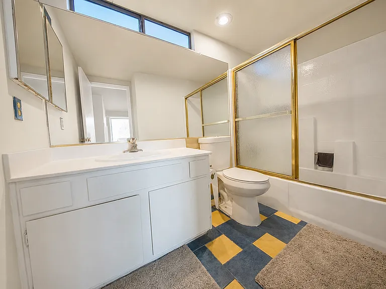 23464 Rolanda Dr — Photo 6