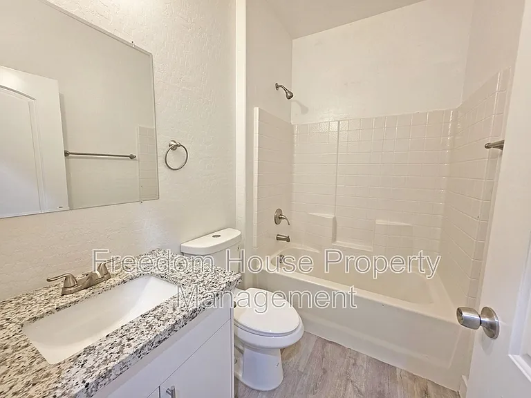 1121 Sixshooter Ave #4 — Photo 16