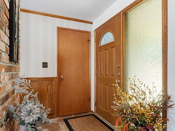 Entry way>