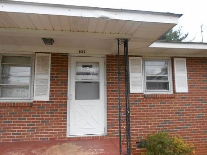 2nd image of 611 N Cansler St