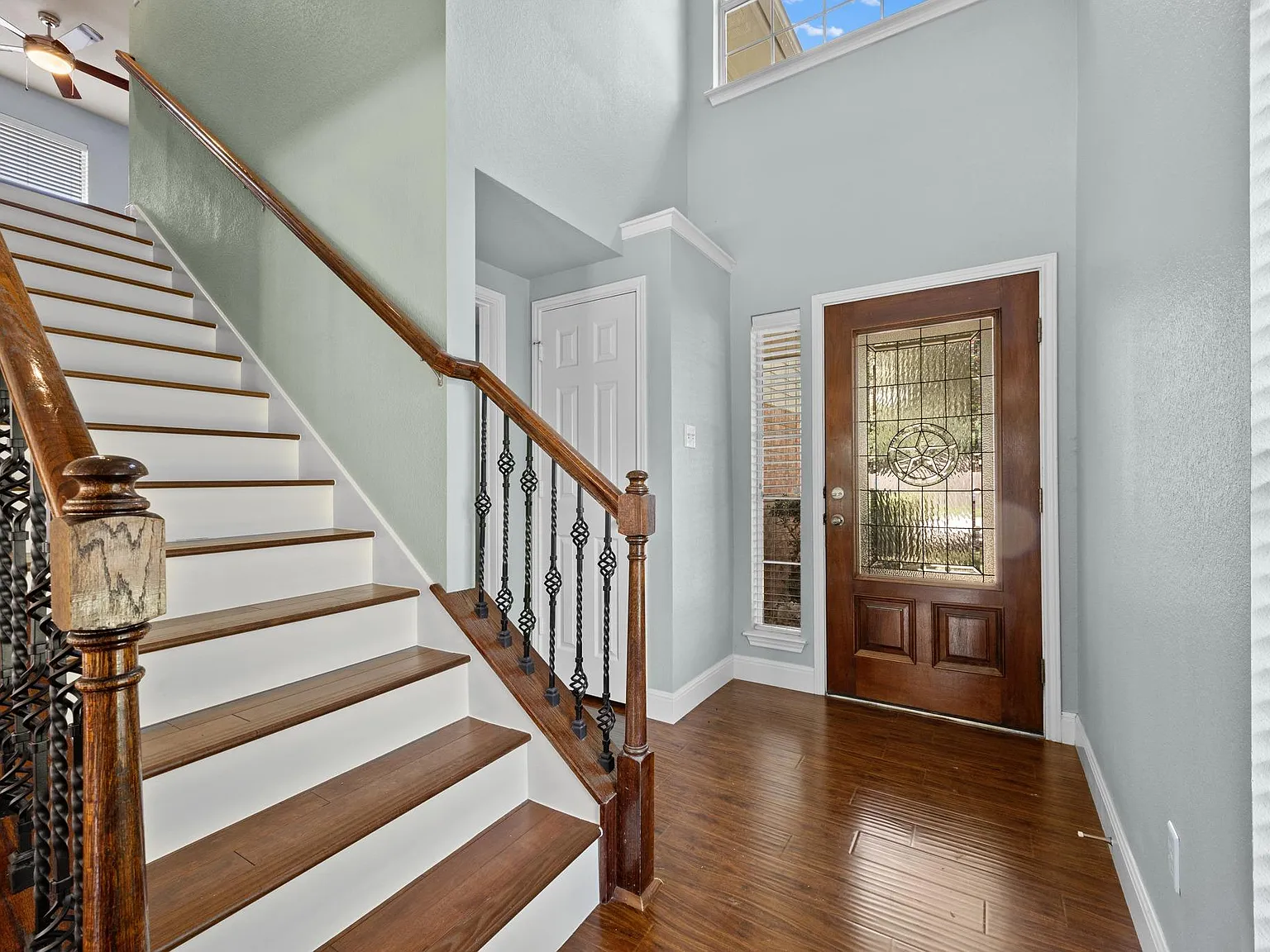 3 bed, 2.5 bath, 1726 sqft, $2,095 — Photo 2