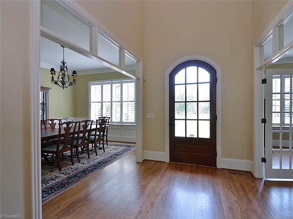4th image of 6303 Poplar Forest Dr
