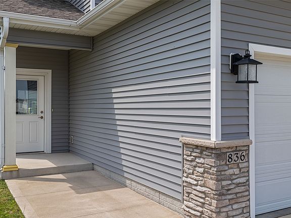 3rd image of 836 Kinney Cir NE