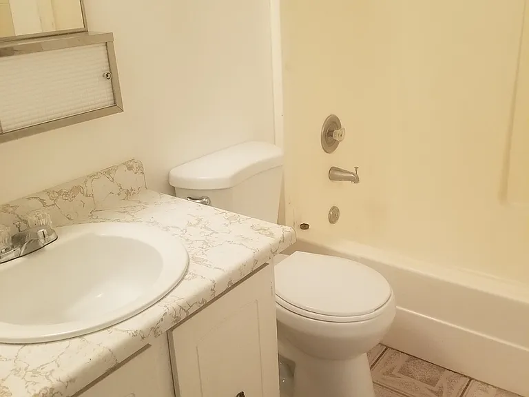 7833 S Phillips Ave — Photo 5