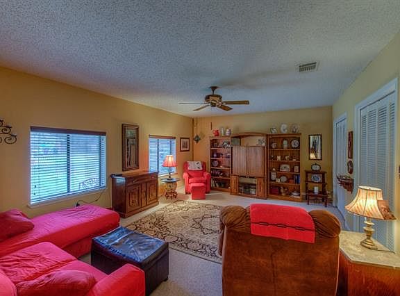 3rd image of 105 S Kings Canyon Dr