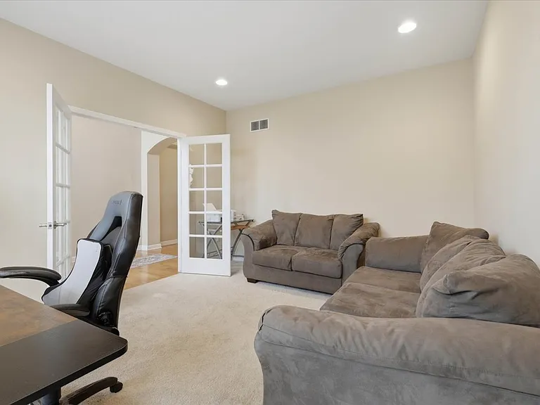 1114 Wales Dr — Photo 12