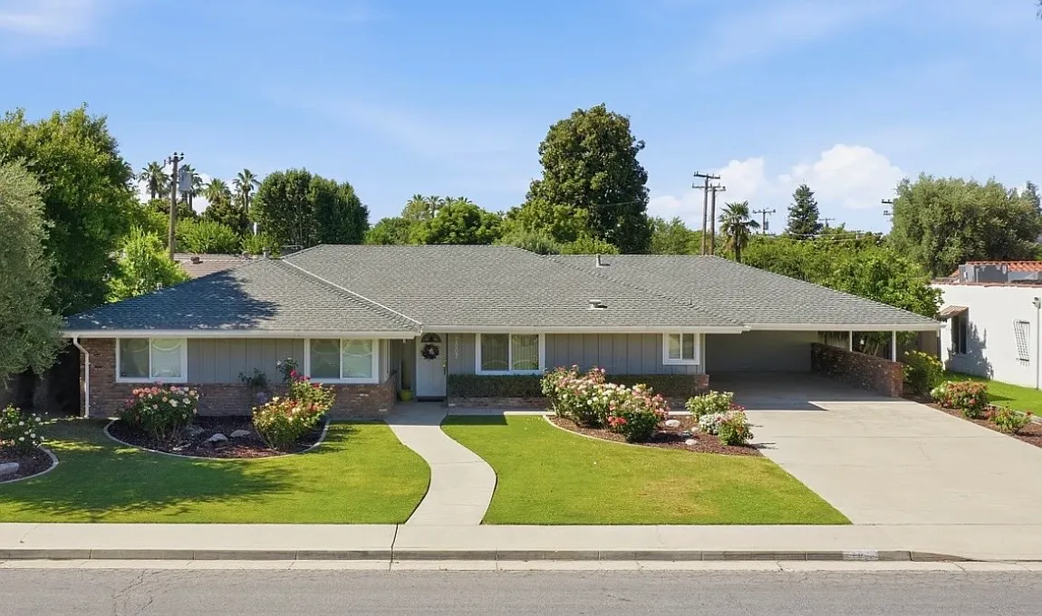 3 bed, 2.5 bath, 2164 sqft, $3,300 — Photo 1