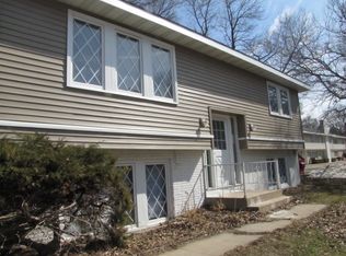 1711 E Ave NE, Cedar Rapids, IA 52402