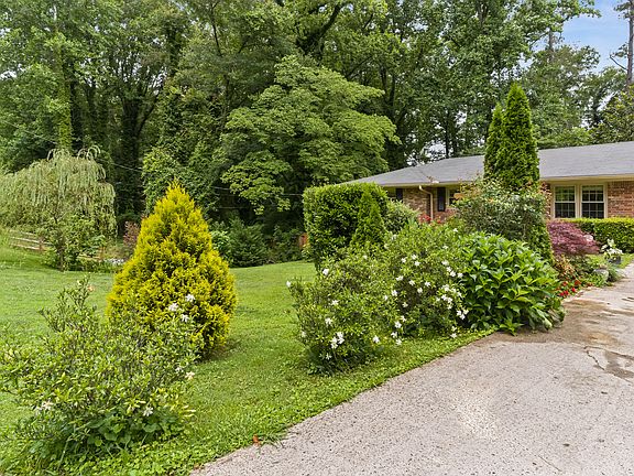 4th image of 215 Pineland Dr SE