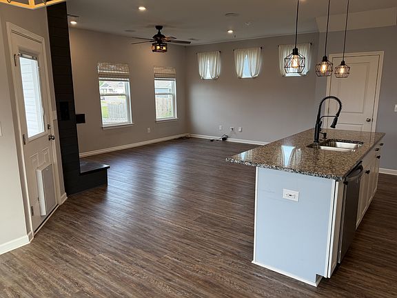 5th image of 2117 Franks Ct