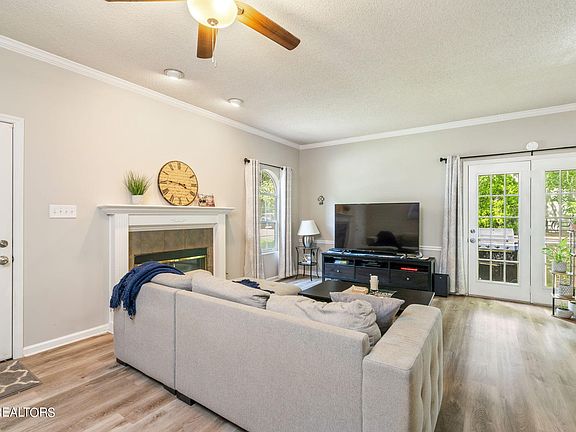 5th image of 1721 Stone Hedge Dr