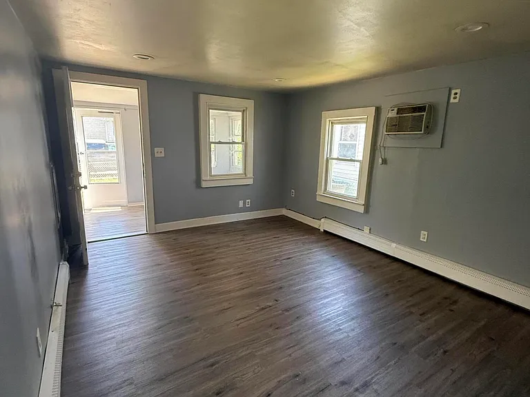 227 Seeley Ave — Photo 3