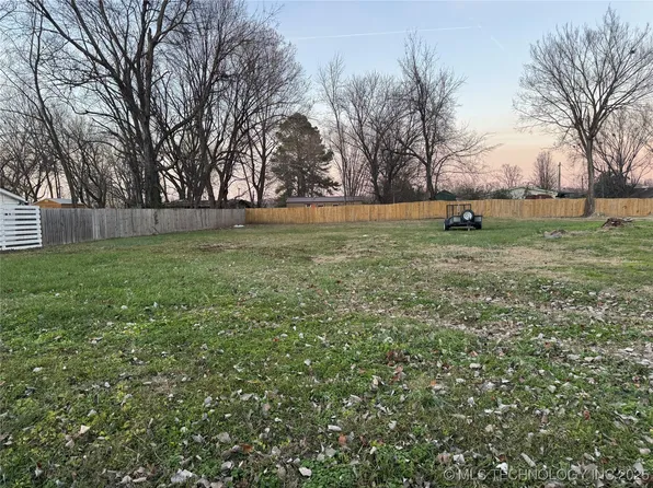 W Thurman St, Prairie Grove, AR 72753