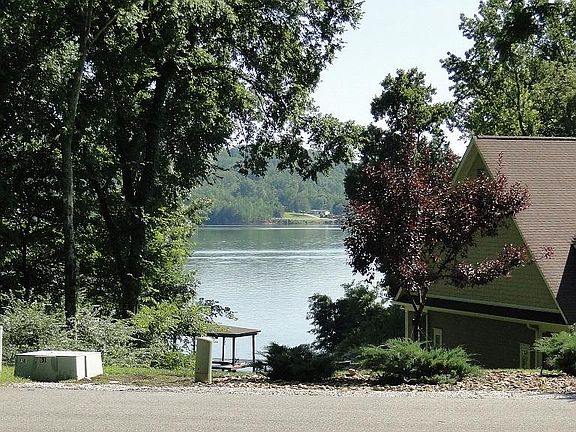 4th image of E Shore Dr
