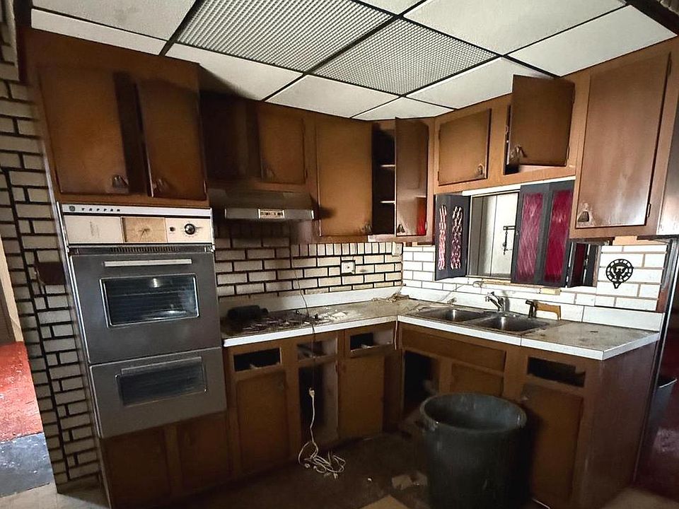 2nd image of 112 Ridge Ave