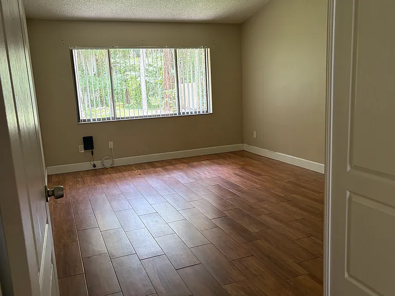 504 Shane Cir — Photo 16