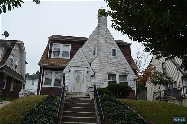1st image of 344-346 E 42nd St