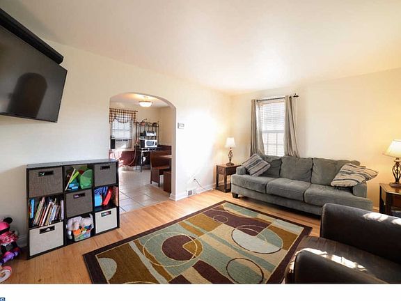3rd image of 612 Tyrone Ave