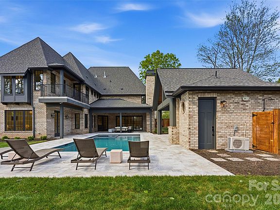 4th image of 154 N Canterbury Rd