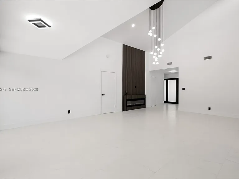 1543 SW 1st Ave — Photo 48