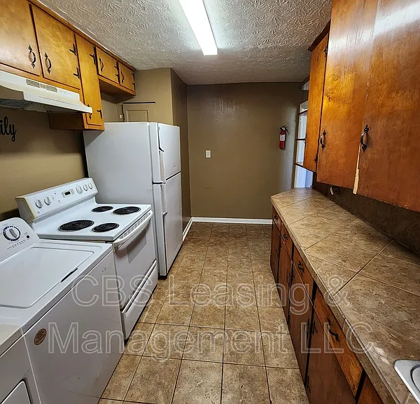 427 Bernard Dr — Photo 6