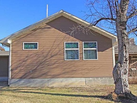 Back (master bdrm/bathroom)