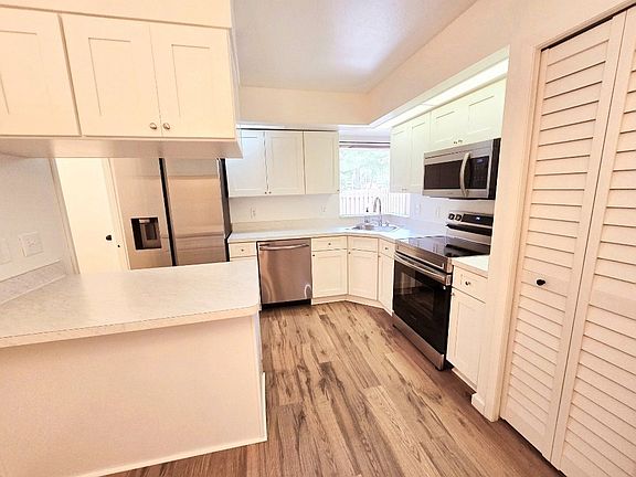 5th image of 127 Heron Bay Cir