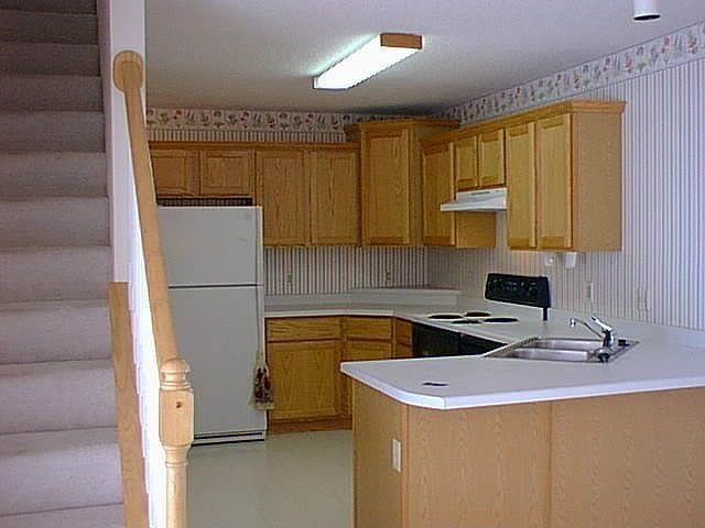 2nd image of 2454 Oakridge Cir