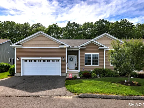 61 Pondview Circle #61, Beacon Falls, CT 06403