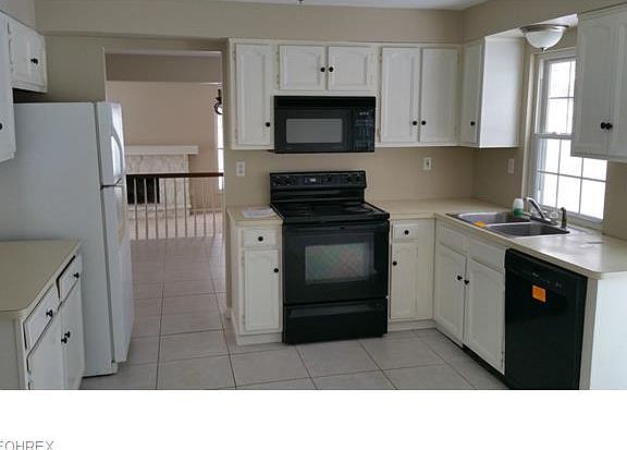 3rd image of 16483 Weymouth Ln