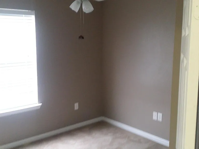 23616 Wellington Ave — Photo 16