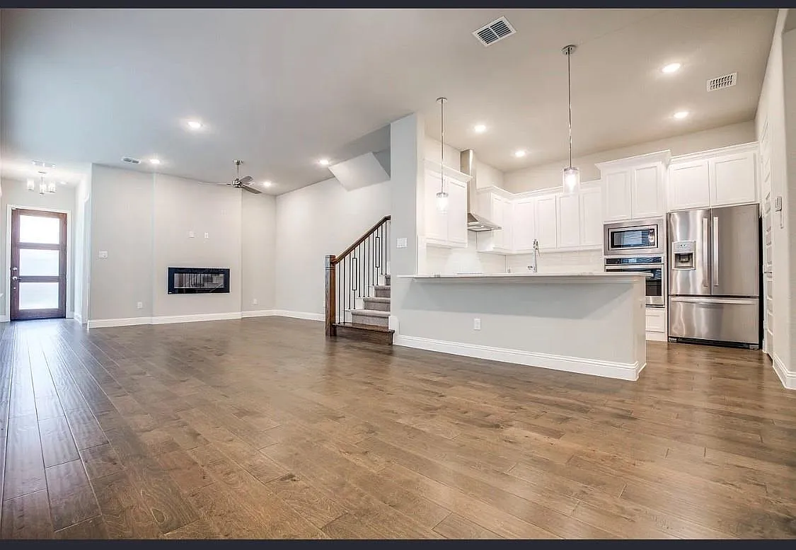 4 bed, 2.5 bath, 2159 sqft, $3,600 — Photo 3