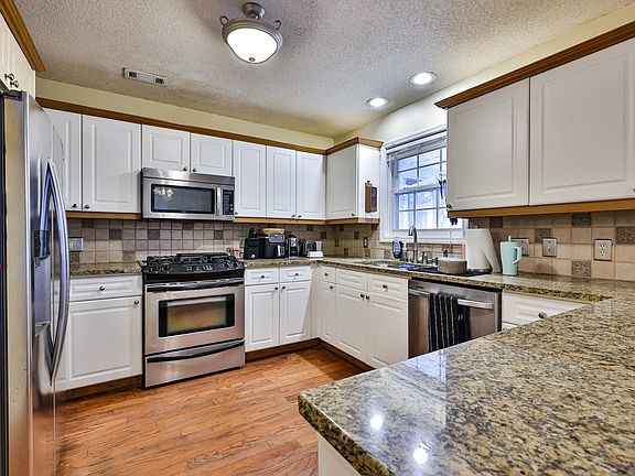 3rd image of 218 Rice Mill Dr.