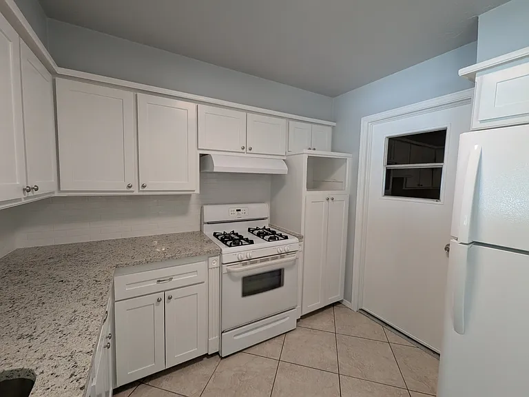 313 Davis Cir — Photo 5