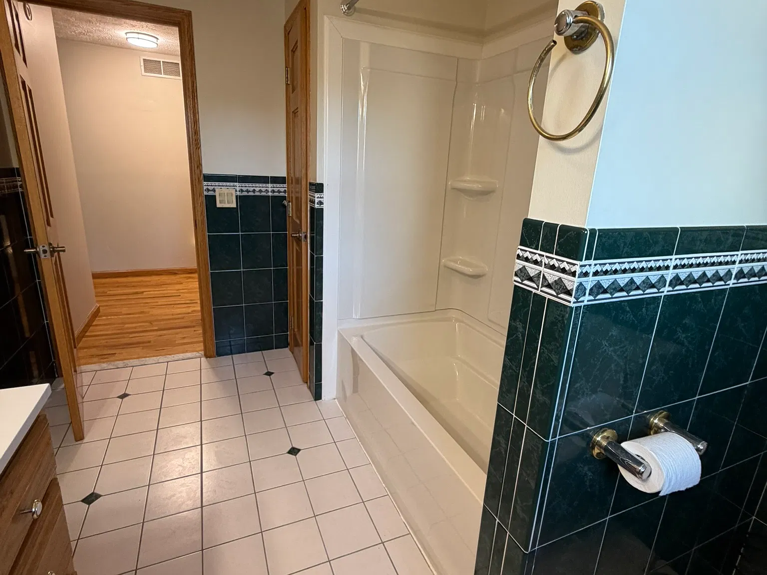 1 bed, 650 sqft, $1,050 — Photo 4
