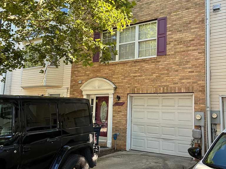 2521 Markham Ln — Photo 1