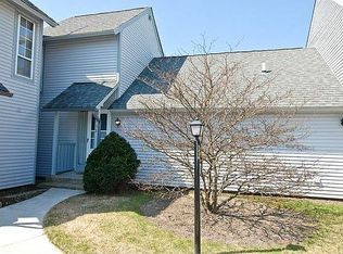 950 Taylor Dr, Gurnee, IL 60031