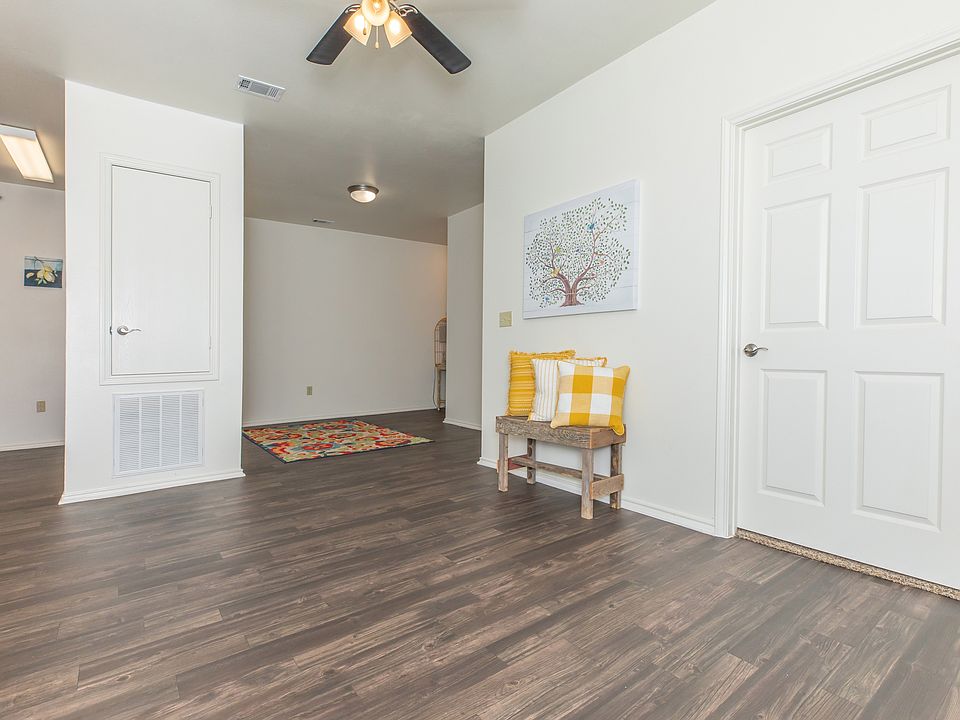 Inviting Living and Dining Room at Arbor Pines