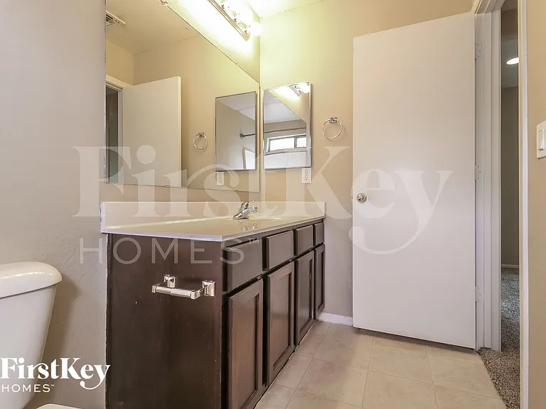 15427 W Canterbury Dr — Photo 14