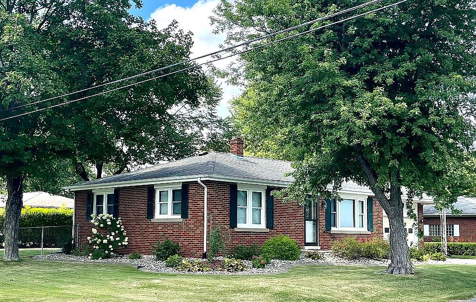 2428 W Lake Dr, Highland, IL 62249 Zillow